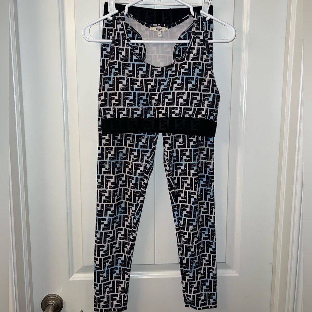 1️⃣7️⃣3️⃣ Beautiful BRAND NEW Fendi tracksuit